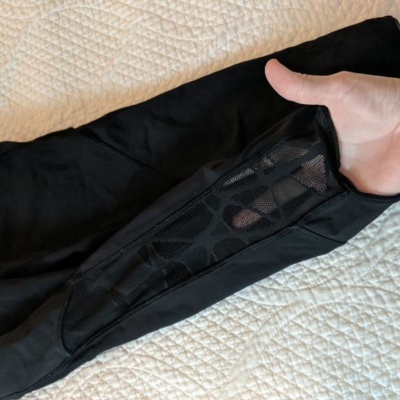 SOLD Lululemon cropped leggings - Picture 2 of 5